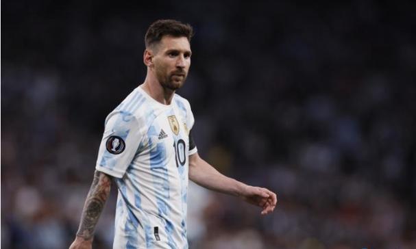 许绍雄病危，佘诗曼早有预感，采访中哽咽落泪，圈内好友密集去探望！